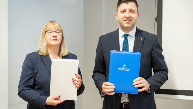 Krāsaina bilde, Ukrainas izcelsmes vēsturisko dokumentu nodošanas svinīgā ceremonija 