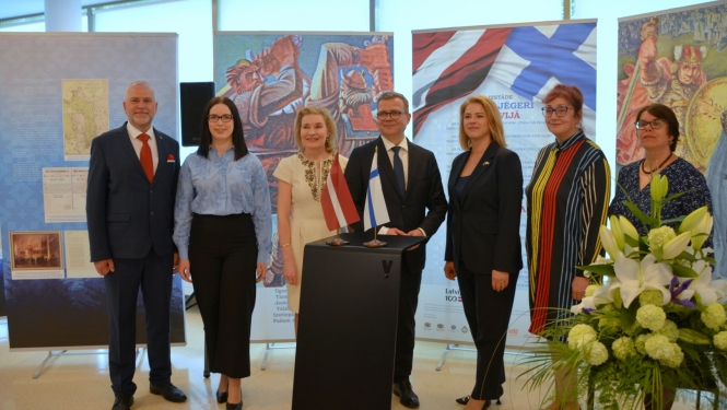 Krāsaina bilde, LNA izstādes "Somu jēgeri Latvijā" atklāšanas pasākums Valmieras Integrētajā bibliotēkā