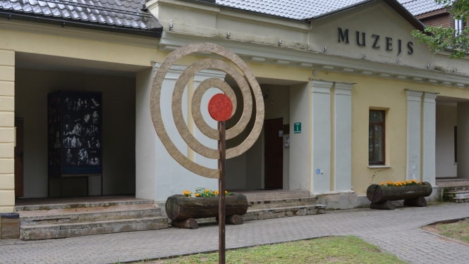 Krāsaina bilde, izstāde "Mūžīgi Čaks" Balvu muzejā
