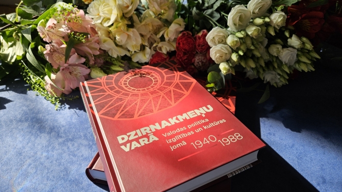 Krāsaina bilde, Monogrāfijas “Dzirnakmeņu varā. Valodas politika izglītības un kultūras jomā (1940–1988)” prezentācijas pasākuma foto