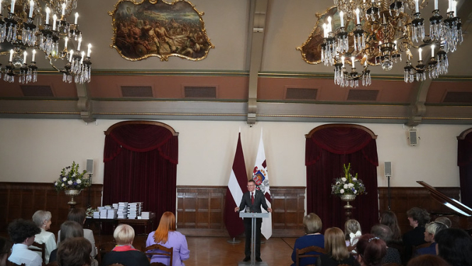 Krāsaina bilde, LNA atbalsta skolēnu konkursu "Vēsture ap mums”