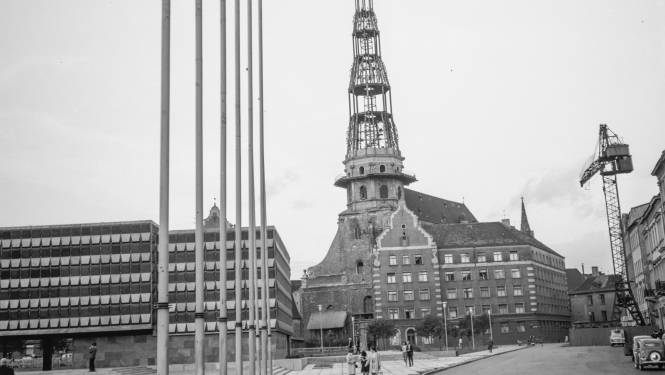 Pētertornis, melnbalts foto