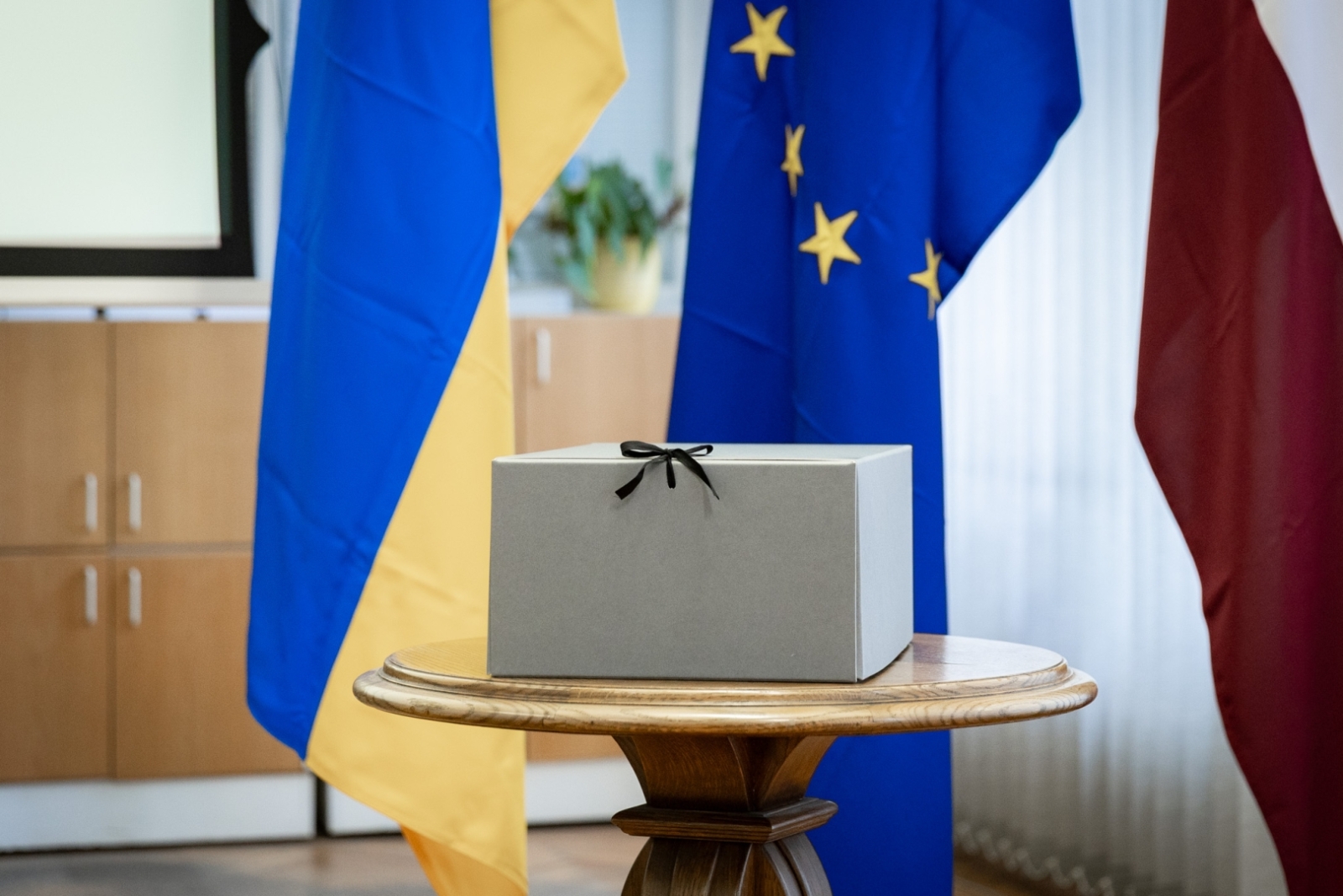 Krāsaina bilde, Ukrainas izcelsmes vēsturisko dokumentu nodošanas svinīgā ceremonija 