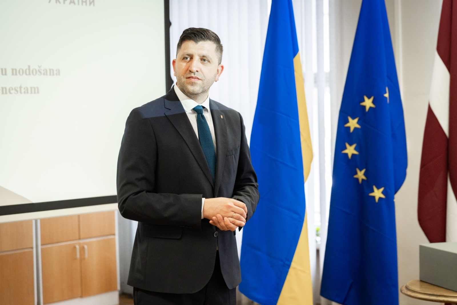Krāsaina bilde, Ukrainas izcelsmes vēsturisko dokumentu nodošanas svinīgā ceremonija 