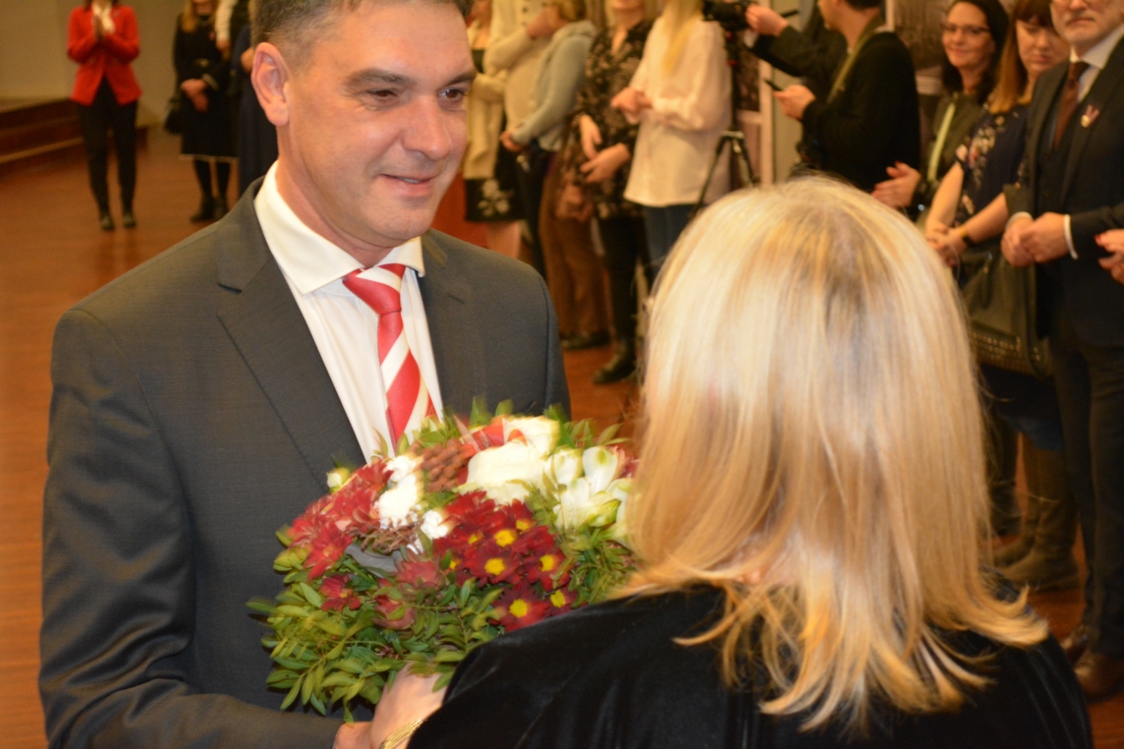 Krāsaina bilde, izstādes "Ir Latvija. Ir Latvija brīva" atklāšana Liepājā, 17.11.2023 Lielajā Dzintarā