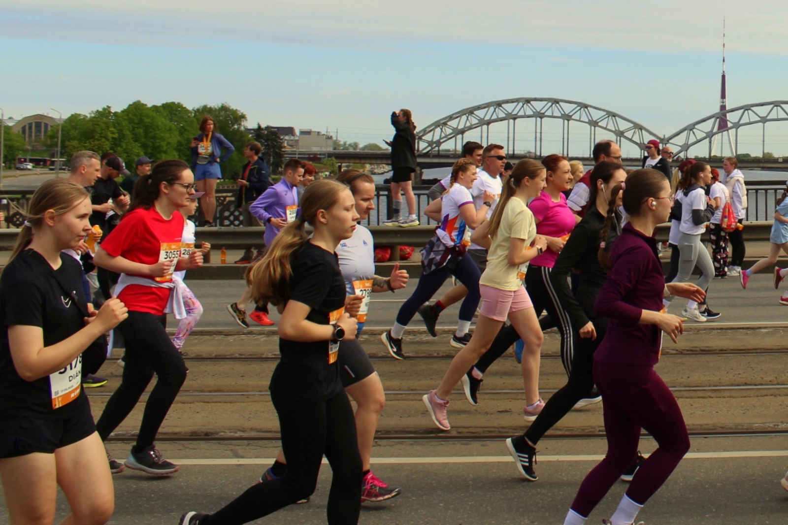 Krāsaina bilde, Latvijas Nacionālā arhīva komandas Rīgas maratona 2026 dalībnieki