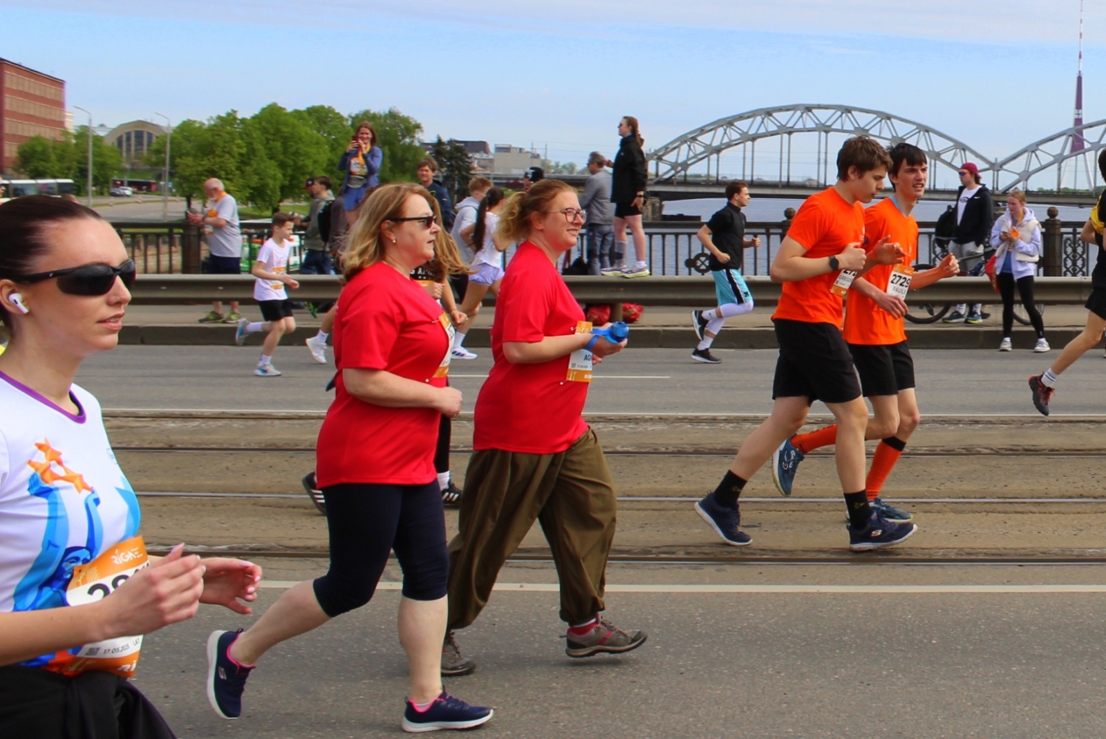 Krāsaina bilde, Latvijas Nacionālā arhīva komandas Rīgas maratona 2026 dalībnieki