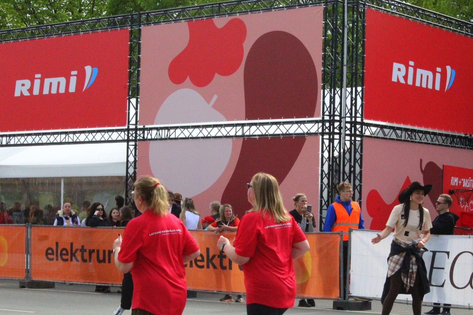 Krāsaina bilde, Latvijas Nacionālā arhīva komandas Rīgas maratona 2026 dalībnieki