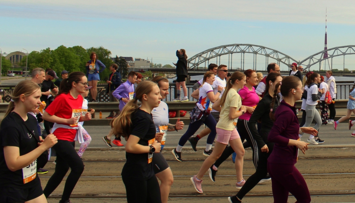 Krāsaina bilde, Latvijas Nacionālā arhīva komandas Rīgas maratona 2026 dalībnieki