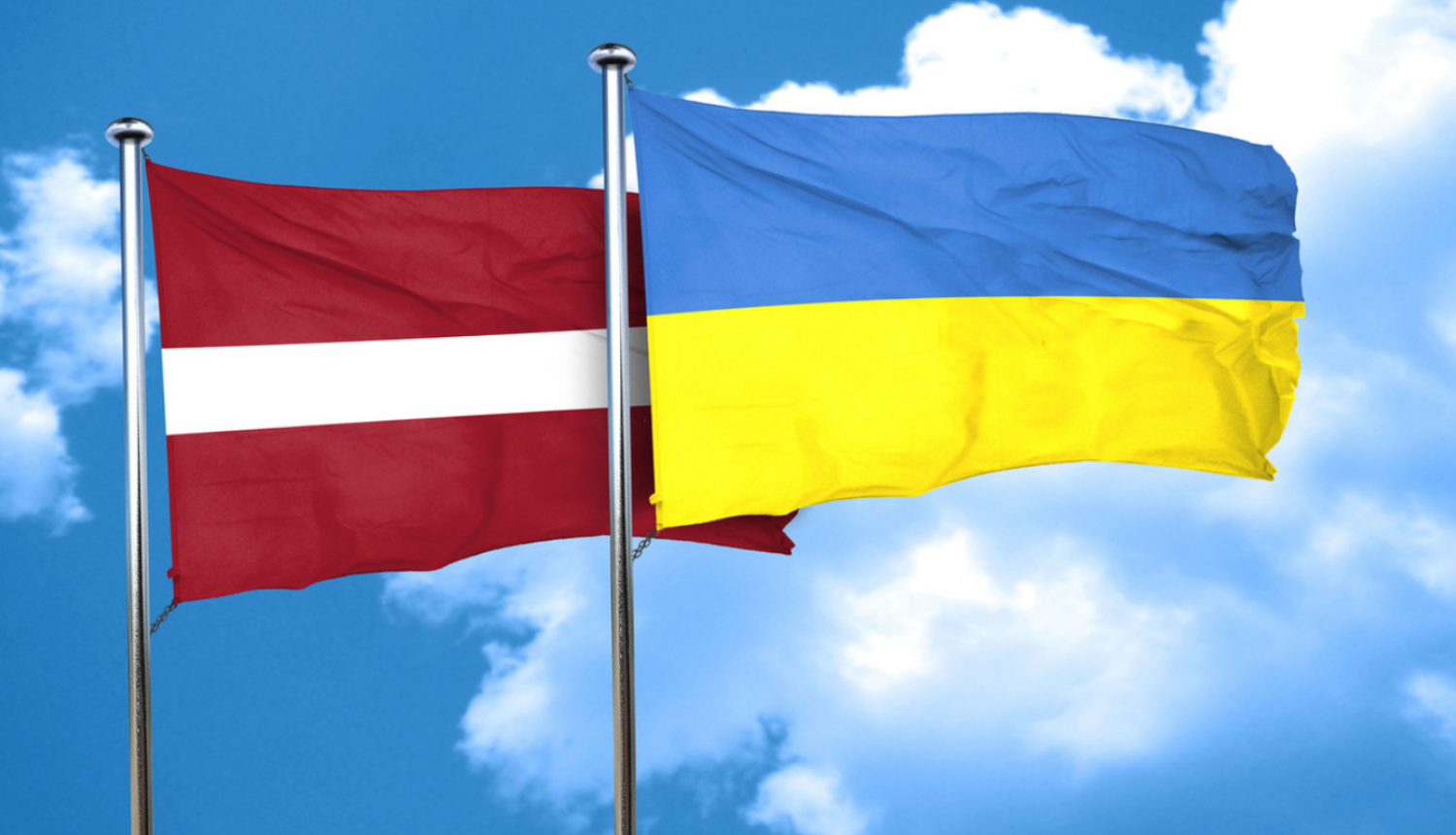 Krāsaina bilde, Latvijas un Ukrainas karogi uz debess fona