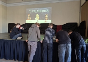 Krāsaina bilde, mācību nodarbība "Trīs valmierieši"