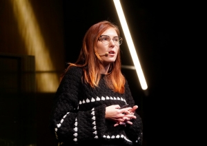 Krāsaina bilde, Mairitas Lukianskas LNA dokumentu digitalizācijas pieredzes prezentācija valsts pārvaldes inovāciju konferencē Celmlauzis 2024, fotostāsts, Valsts kancelejas foto