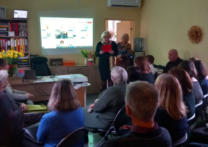 Krasaina bilde, “Redzi, dzirdi Latviju!” jaunākās kolekcijas “Sieviešu dienas svētku tradīcijas Padomju Latvijā” atklāšanas pasākums Cēsīs