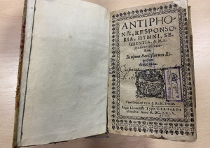 LNA Speciālajā bibliotēkā glabājas unikāls izdevums “Antiphonae, responsoria, hymni …”