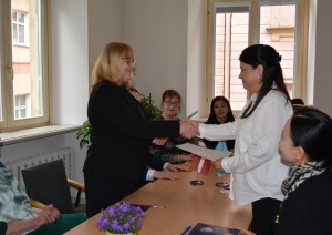 Kazahstānas delegācijas vizīte Latvijas Nacionālajā arhīvā, memoranda parakstīšana