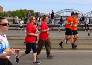 Krāsaina bilde, Latvijas Nacionālā arhīva komandas Rīgas maratona 2026 dalībnieki