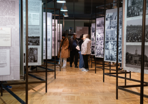 Krāsaina bilde, Latvijas Nacionālā arhīva izstāde "Ir Latvija. Ir Latvija brīva" Muzeju nakts ietvaros apskatāma Jelgavas pilī, foto Ruslans Antropovs.