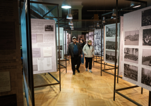Krāsaina bilde, Latvijas Nacionālā arhīva izstāde "Ir Latvija. Ir Latvija brīva" Muzeju nakts ietvaros apskatāma Jelgavas pilī, foto Ruslans Antropovs.