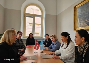 Kazahstānas delegācijas vizīte Latvijas Nacionālajā arhīvā, memoranda parakstīšana