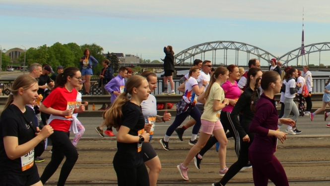 Krāsaina bilde, Latvijas Nacionālā arhīva komandas Rīgas maratona 2026 dalībnieki