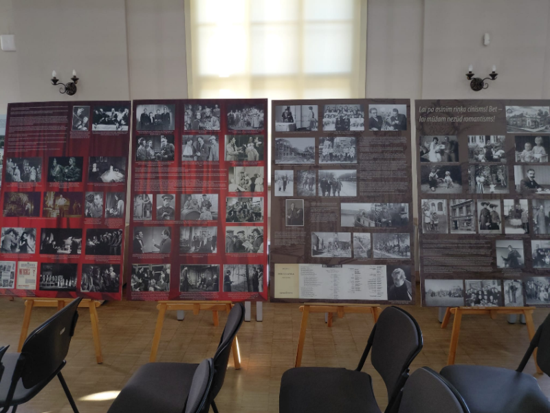 Krāsaina  bilde, LNA izstādes stendi