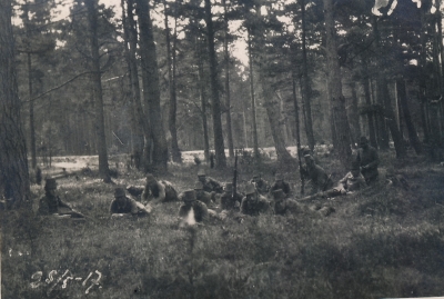 Somu jēgeri militārajās mācības netālu no Liepājas. 1917. gadā. Fotogrāfs nav zināms. Jēgeru tradīciju kopšanas biedrības arhīvs.