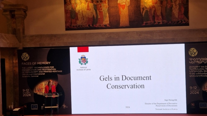Krāsaina bilde, Inga Šteingolde prezentē LNA pieredzi gelu lietošanas tehnikas izmantošanā arhīva dokumentu konservācijā starptautiskā konferencē Erevānā