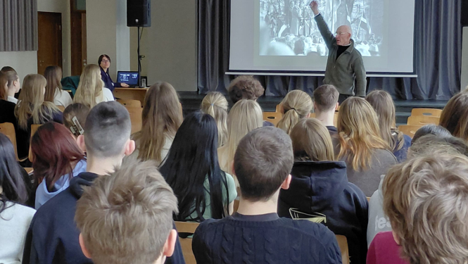 Krāsaina bilde, LNA izglītojoši pasākumi “1991. gada barikādes atceroties” Jēkabpils Valsts ģimnāzijā un Rīgas Šteinhauera vidusskolā