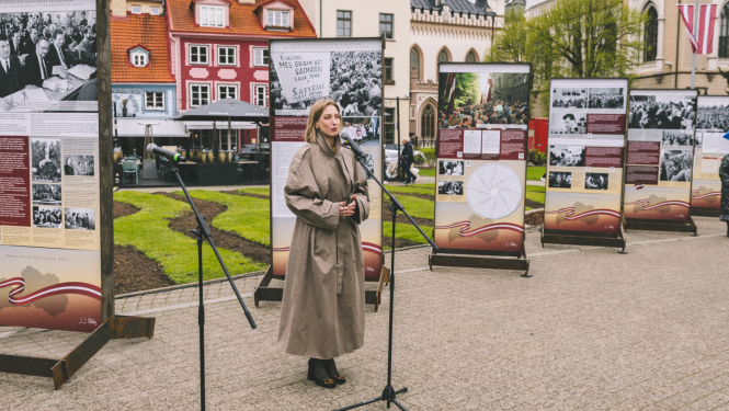 Krāsaina bilde, LNA izstādes "Esam brīvi, neatkarīgi” atklāšana – atzīmējot deklarācijas “Par Latvijas Republikas neatkarības atjaunošanu” 35. gadadienu, Foto: Oskars Artūrs Upenieks, KM