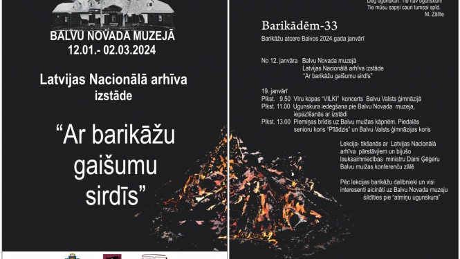 Uz melna fona balti burti, afiša un pasākuma programma, izstāde “Ar barikāžu gaišumu sirdīs” tiek eksponēta Balvu novada muzejā, apakšā gruzdošs ugunskurs