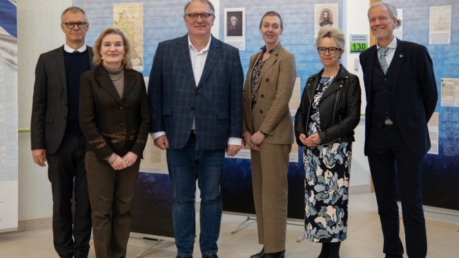 Krāsaina bilde, izstādes "Somu jēgeri Latvijā" atklāšanas pasākums Daugavpils universitātē. Foto: Anžela Spiridonova, Chayka.lv