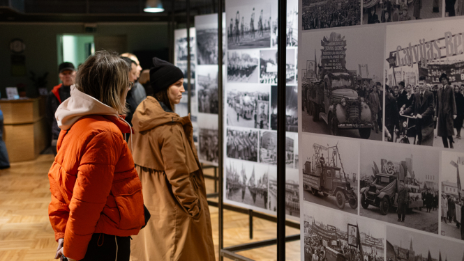 Krāsaina bilde, Latvijas Nacionālā arhīva izstāde "Ir Latvija. Ir Latvija brīva" Muzeju nakts ietvaros apskatāma Jelgavas pilī, foto Ruslans Antropovs.