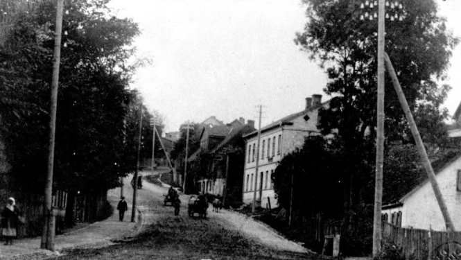 Jelgavas iela Tukumā, melnbalta fotogrāfija no 20.gs.20-30.gadiem