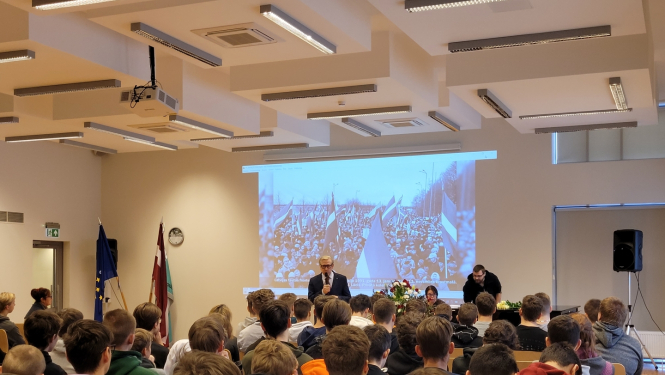 Barikāžu izstāde Ogres tehnikumā