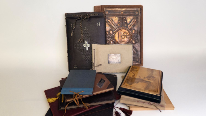 Krāsaina bilde, attēls no UNESCO programmas “Pasaules atmiņa” Latvijas nacionālajā reģistrā iekļauta Latvijas Nacionālā arhīva albumu kolekcijas