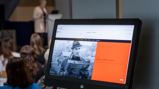 Krāsaina bilde, datorā atvērta Latvijas Nacionālā arhīva Latvijas Valsts kinofotofonodokumentu arhīva audiovizuālo, foto un skaņas dokumentu digitālā krātuve Redzi, dzirdi Latviju!