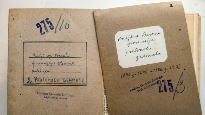 Krāsaina bilde, Krišjāņa Barona ģimnāzijas protokolu grāmatu vāki