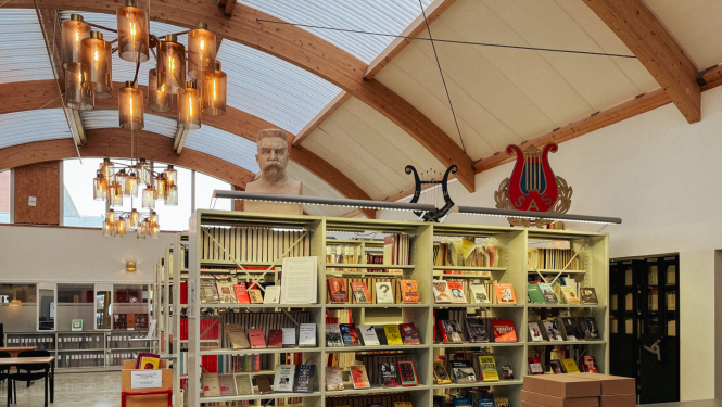 Krāsaina bilde, Strādniecības arhīva lasītava