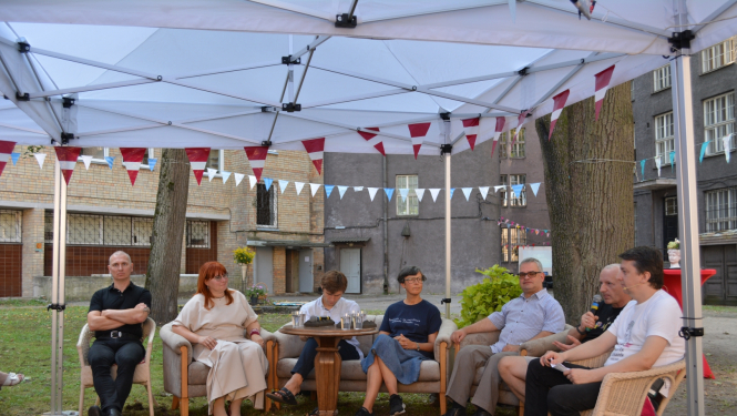 Krāsaina bilde, LNA 105.jubilejas pasākums - Arhīva dārza (pagalma) svētkiem Slokas ielas 16 un Bezdelīgu ielas 1a pagalmā