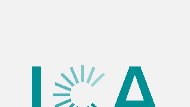 ICA lgogo - zaļi burti uz pelēka fona