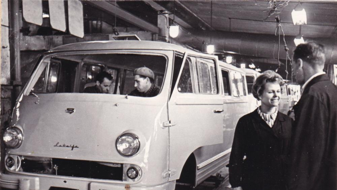 Kolekcijas "Industriālais mantojums" ilustrācijai - autobusa foto 