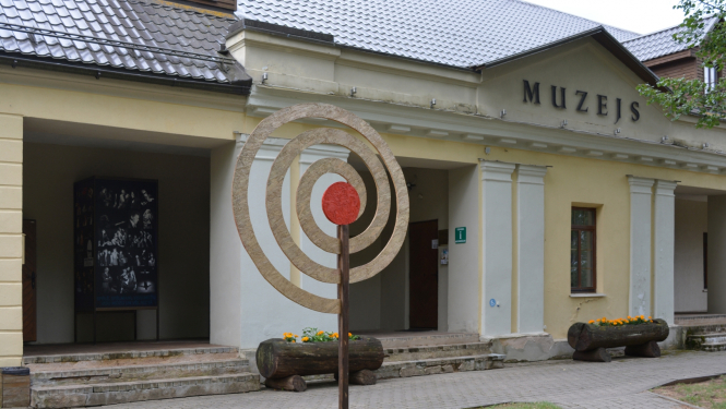 Krāsaina bilde, Balvu muzeja ēka