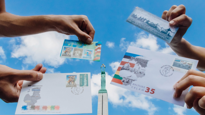 Krāsaina bilde, Latvijas Pasta ilustrācija Akcijai "Baltijas ceļš 35"