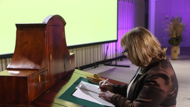 LNA direktore paraksta Memorandu