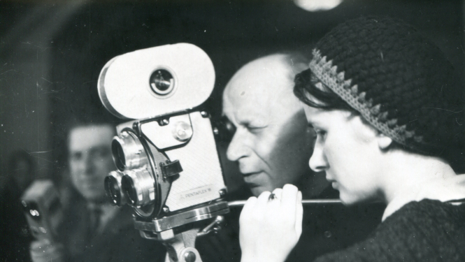 Kinoamatieru filmas uzņemšana. No labās 2. Alfrēds Dreiže. Jāņa Dreižes privātais arhīvs.