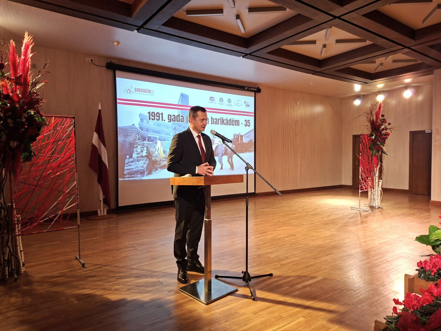 Krāsaina bilde, LNA 1991. gada janvāru barikāžu atceres pasākums LR Zemkopības ministrijā