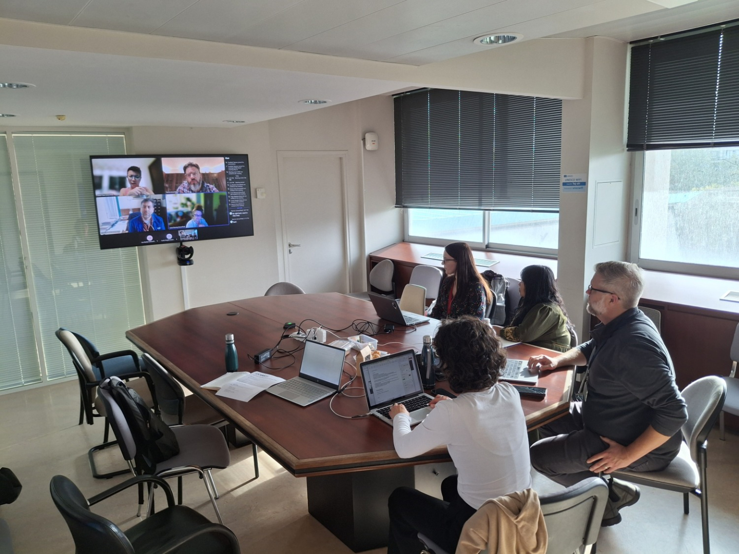 Krāsaina bilde, LNA Latvijas Valsts kinofotofonodokumentu arhīva pārstāve Natālija Lāce Parīzē piedalās CCAAA sanāksmē un UNESCO pasākumā