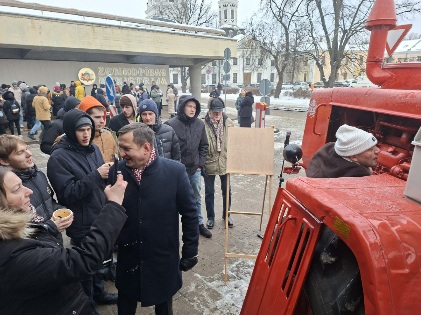 Krāsaina bilde, LNA 1991. gada janvāru barikāžu atceres pasākums LR Zemkopības ministrijā