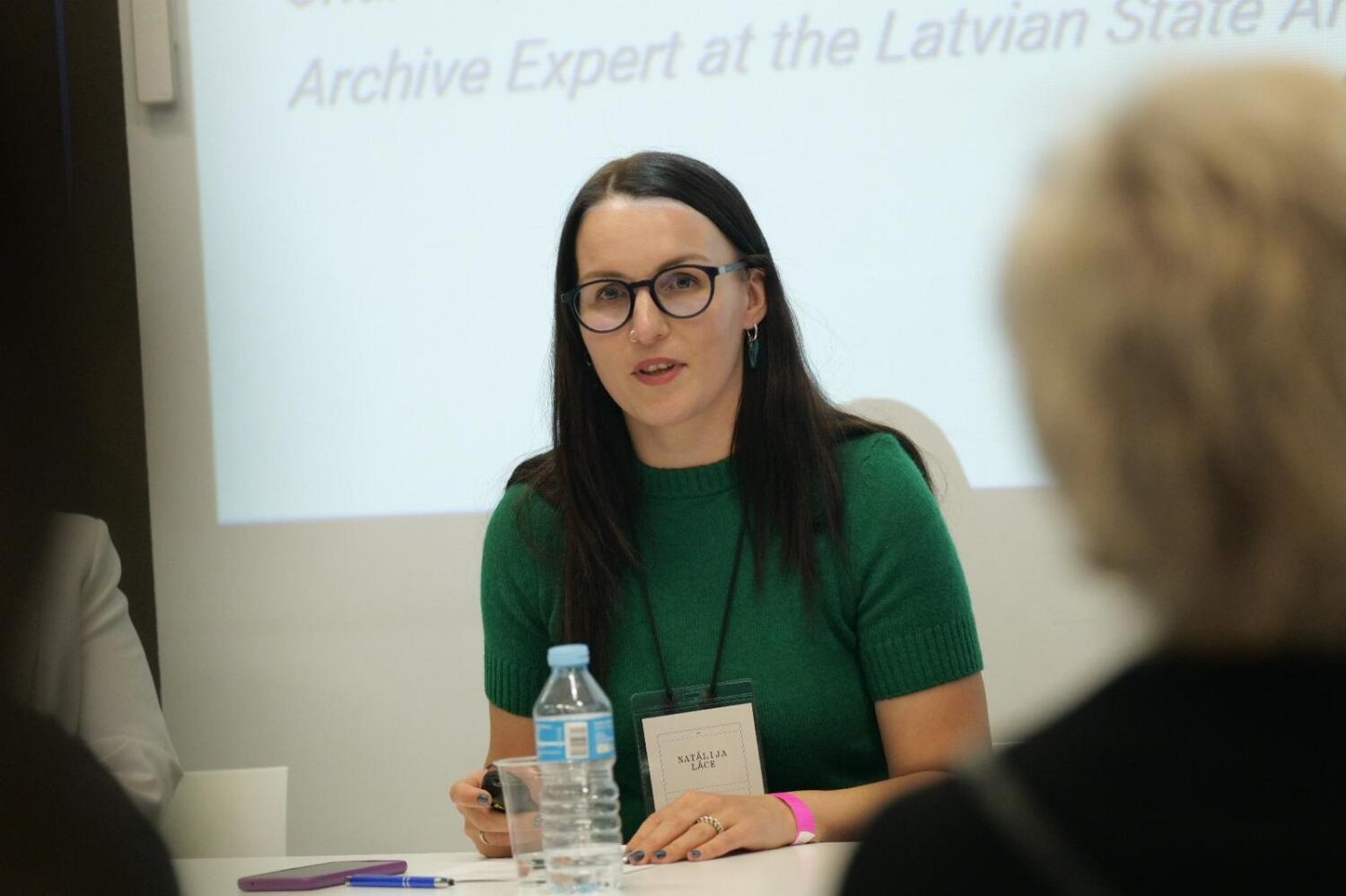 Krāsaina bilde, LNA Latvijas Valsts kinofotofonodokumentu arhīva eksperte Natālija Lāce piedalās Starptautiskās arhīvu padomes kongresā Barselonā