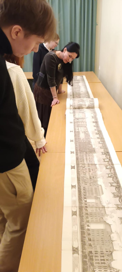 Krāsaina bilde, LNA bibliotēkā LU studenti iepazīstas ar Vidzemes bruņniecības seniespiedumiem